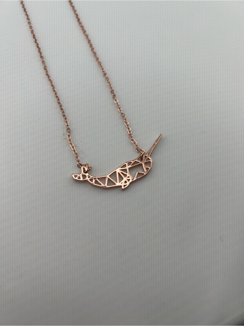 🎁Rose Gold GEOMETRIC NARWHAL WHALE NECKLACE - Picture 4 of 10